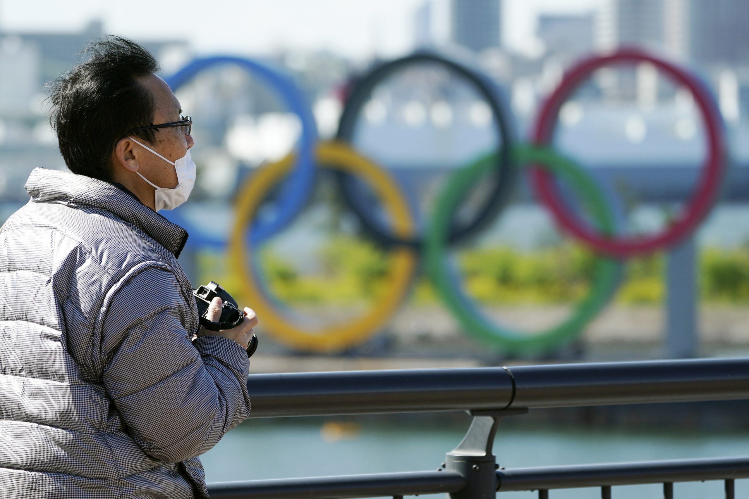 Olimpijski krugovi izloženo u Tokisjkom zalivu;   Foto: AP/Tanjug 