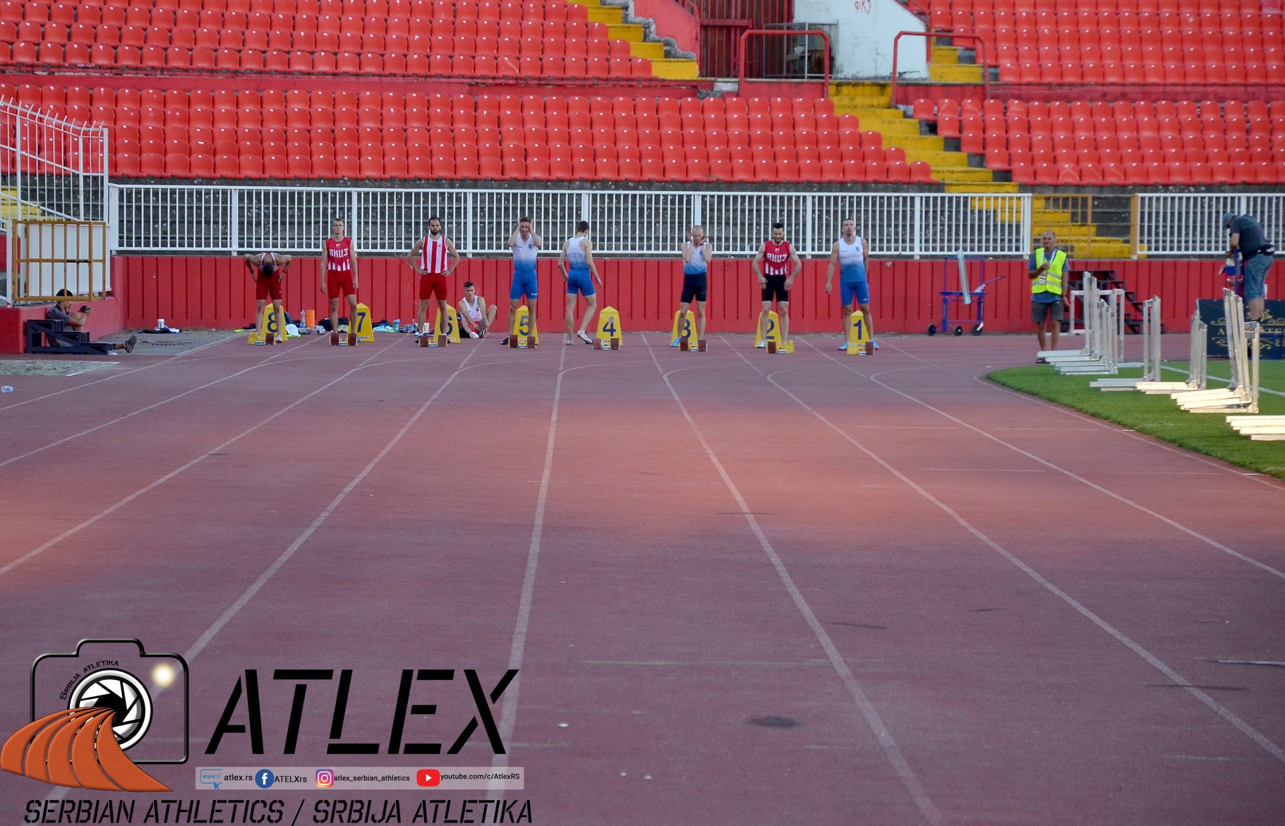 Priprema za start trke na 100 metara - finale VK za seniore na juniorskom prvenstvu Vojvodine 2020 - 22. avgust;   Foto: Atlex