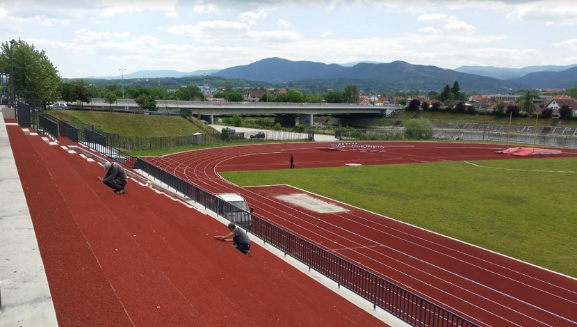 Atletski stadion u Kraljevu, pogled na Ibar i most